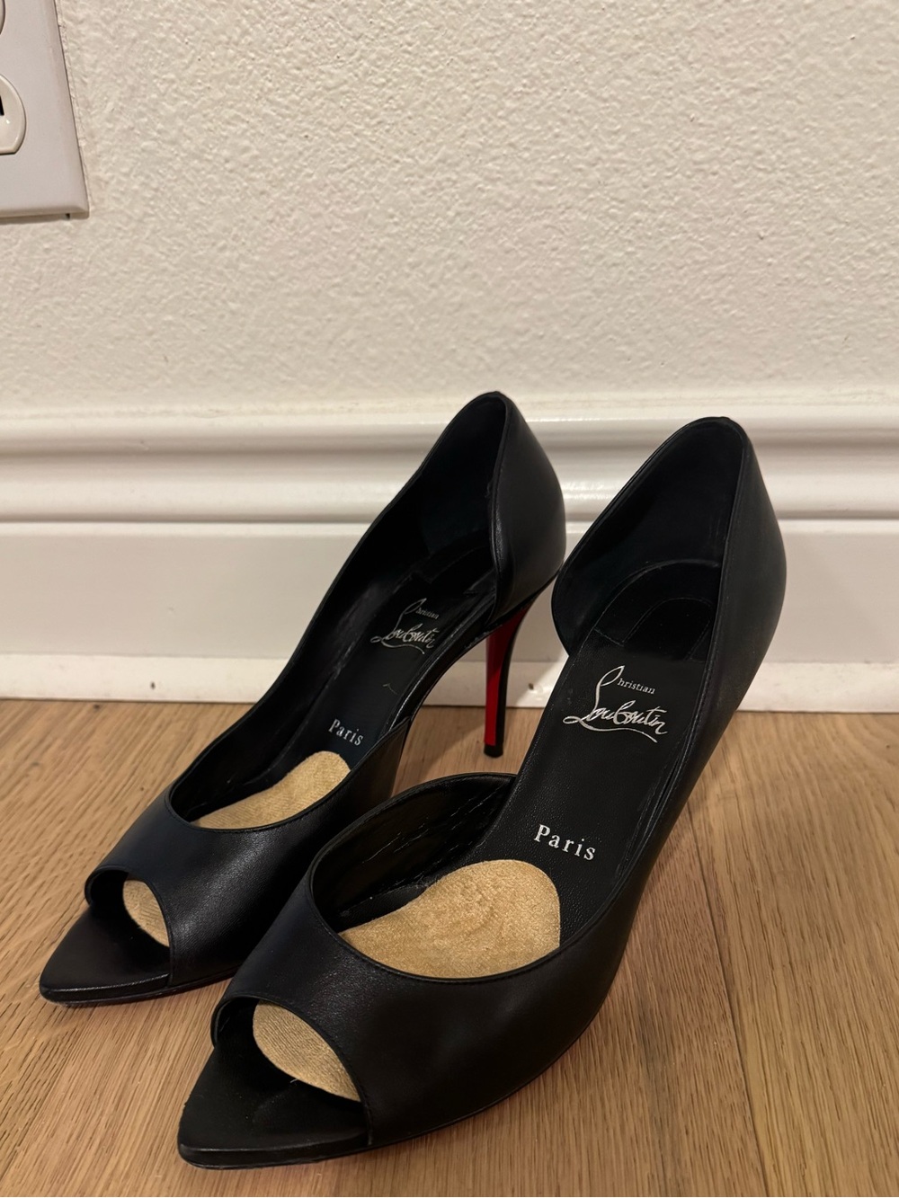 Christian Louboutin Open
Apostropha 80 Metallic Pumps
EU 39.5 US 9.5
